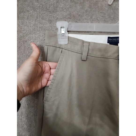 Dockers Easy Khaki Pants Mens 32x34 Tan Straight Performance Stretch NEW - Picture 2 of 10